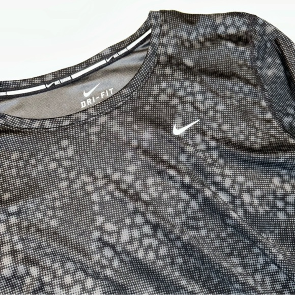 Nike Running Womens Long Sleeve Athletic Shirt‎ Black and Gray
